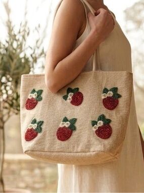 🍓 STUNNING Hand-Beaded Strawberry Tote – Artisanal & Chic 🍓